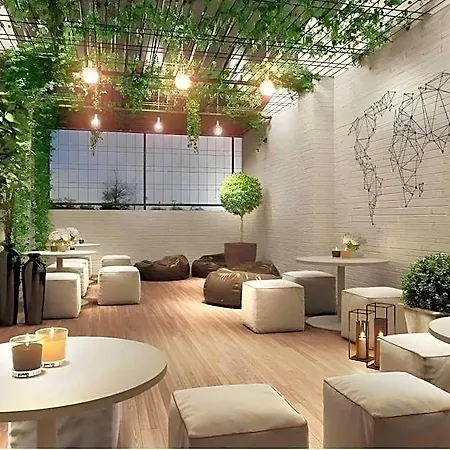 Siam Subway Hostel And Cafe