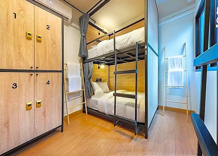 Siam Subway And Cafe Hotel 3*