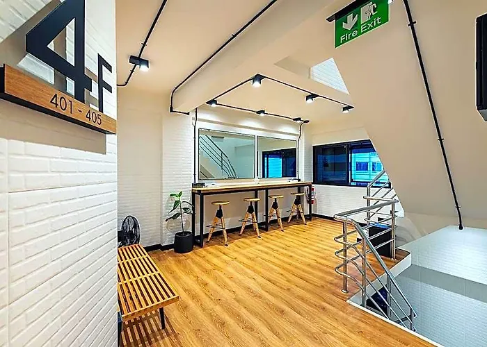 Siam Subway And Cafe Hotel